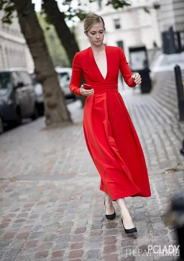 欧美潮人街拍 暖姜黄大衣最耀眼!