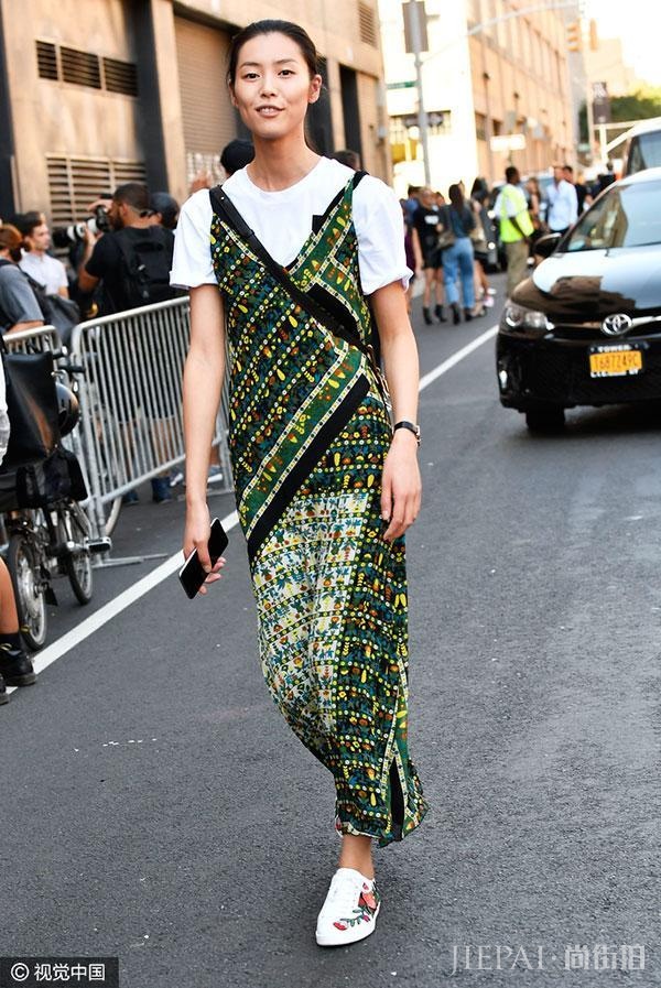 刘雯竟然也有穿错衣的时候,撞衫范冰冰可输惨了!