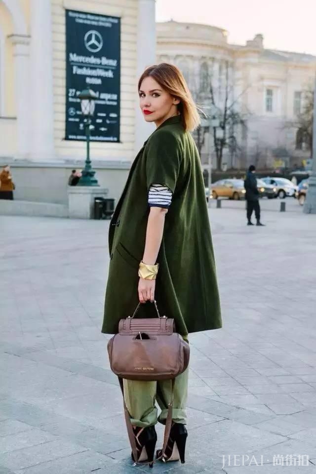 今年初秋最流行两个颜色,你的衣服里面有吗?