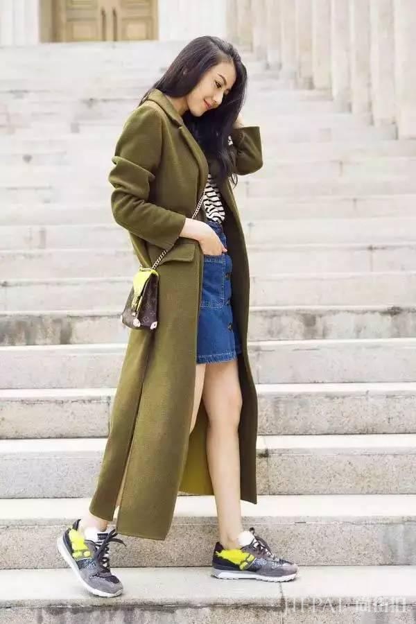 今年初秋最流行两个颜色,你的衣服里面有吗?