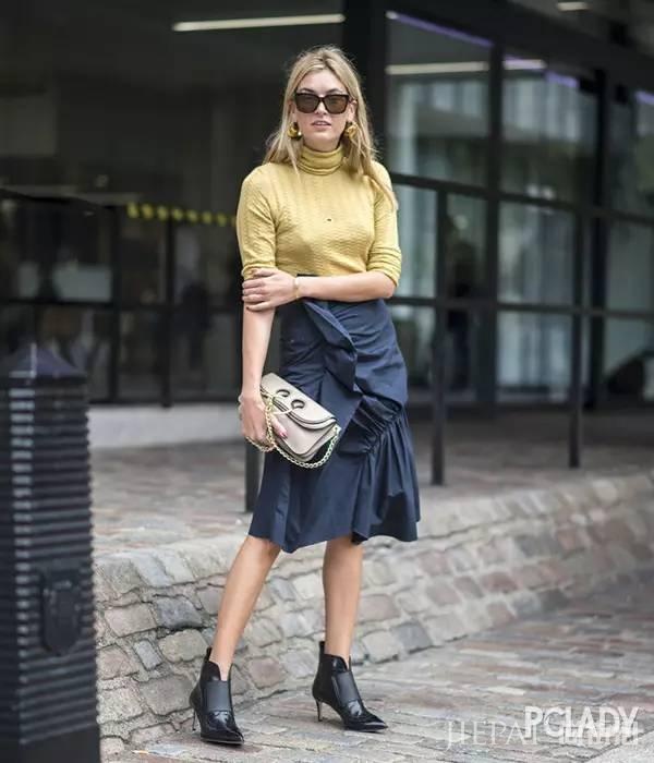 欧美潮人街拍 暖姜黄大衣最耀眼!