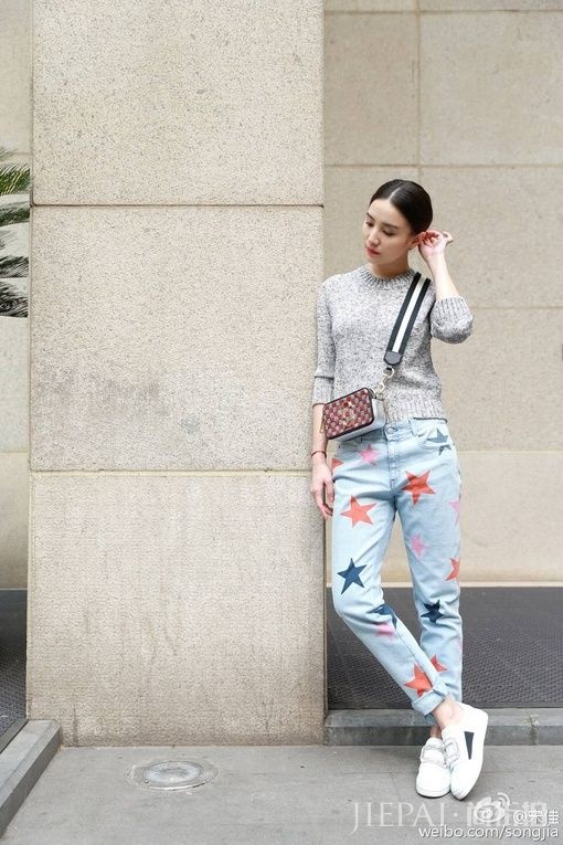 小宋佳街拍 肤白、貌美、长腿！