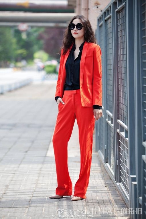 小宋佳街拍 肤白、貌美、长腿！