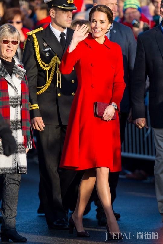 凯特王妃街拍 知性大方得体 衣品很好