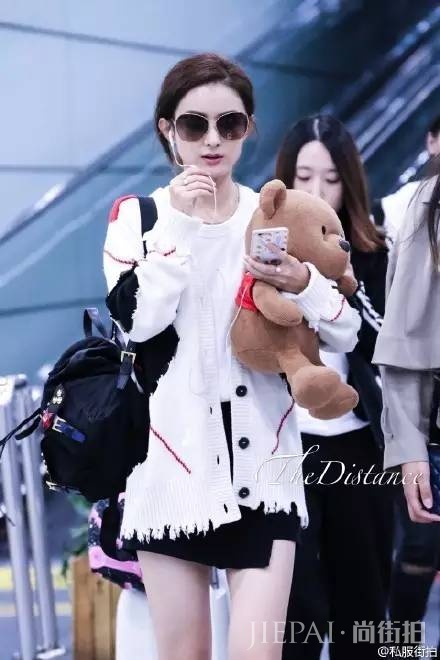 杨幂街拍 简直是毛衣时尚穿搭的衣架!