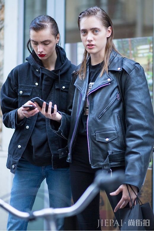 2017春夏巴黎时装周街拍:皮革夹克风靡街头!