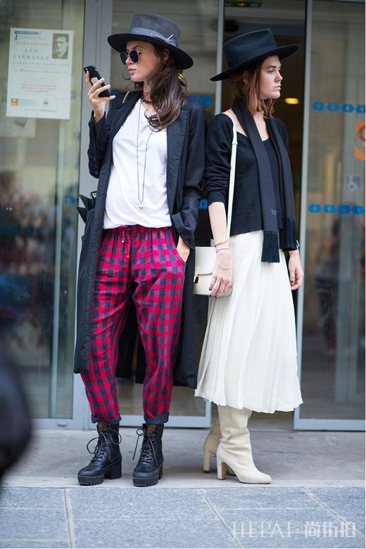 2017春夏巴黎时装周街拍:皮革夹克风靡街头!