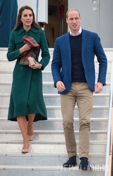 凯特王妃街拍 知性大方得体 衣品很好