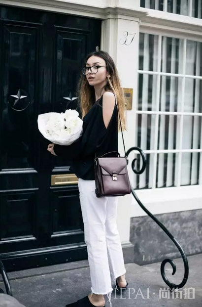 博主“私房牛仔裤”街拍 买到完美牛仔裤堪比找 Soul Mate!