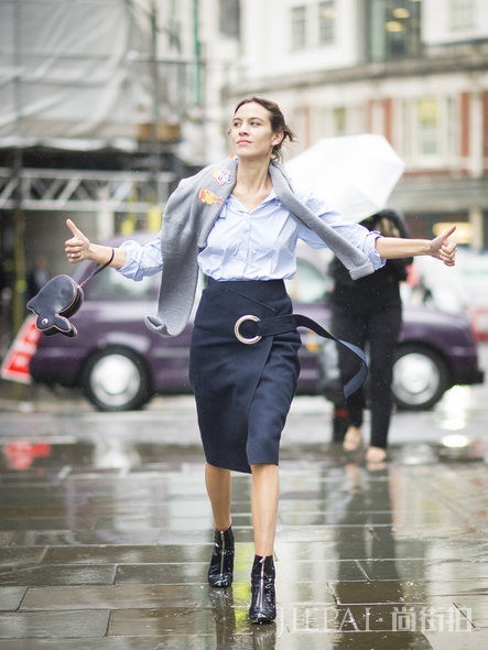 欧美街拍 看潮人恶劣天气下的时髦造型细节