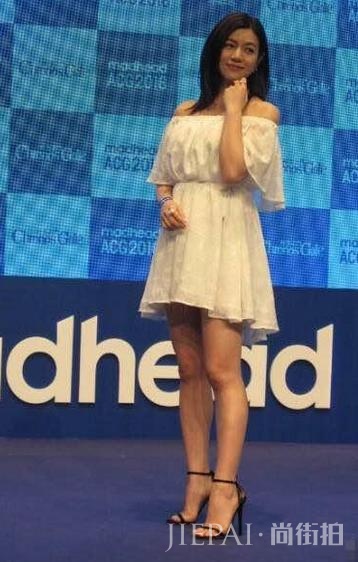 陈妍希街拍 越来越有女人味