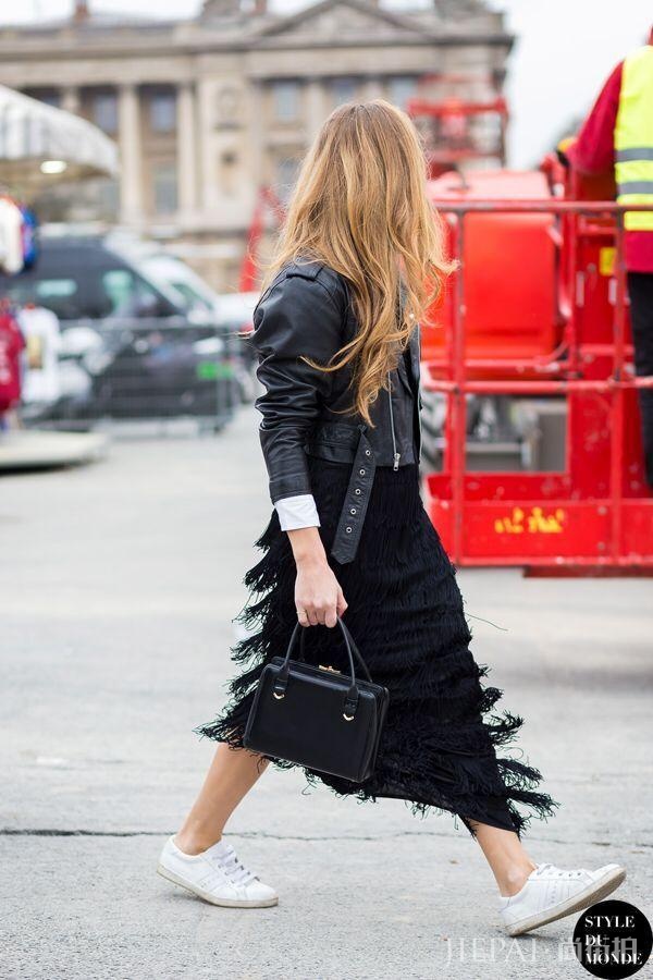 小白鞋街拍  今年流行这么穿