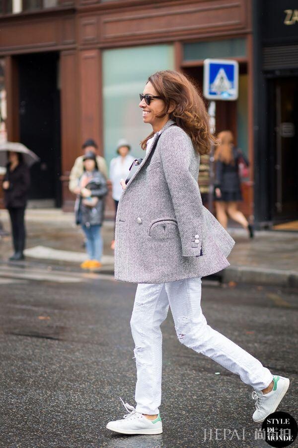 小白鞋街拍  今年流行这么穿