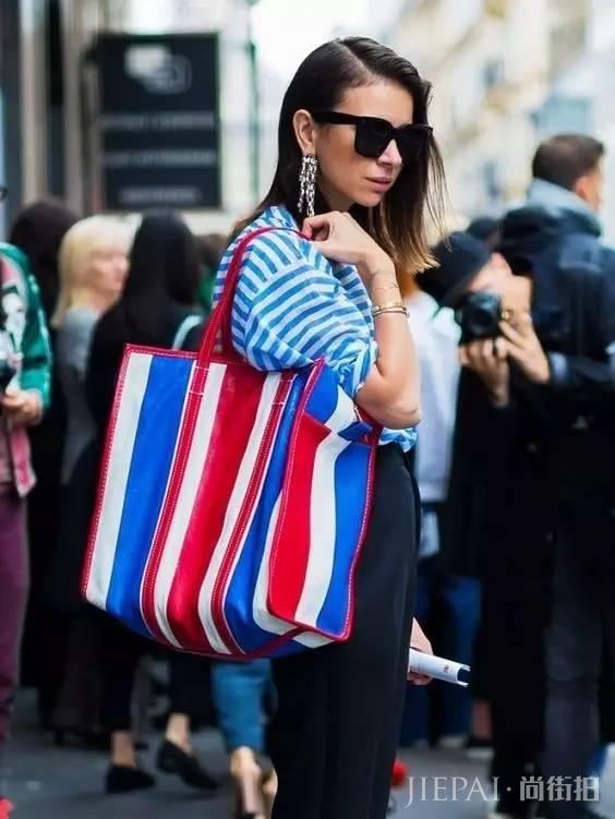 大衣配包包，这样搭才是绝配