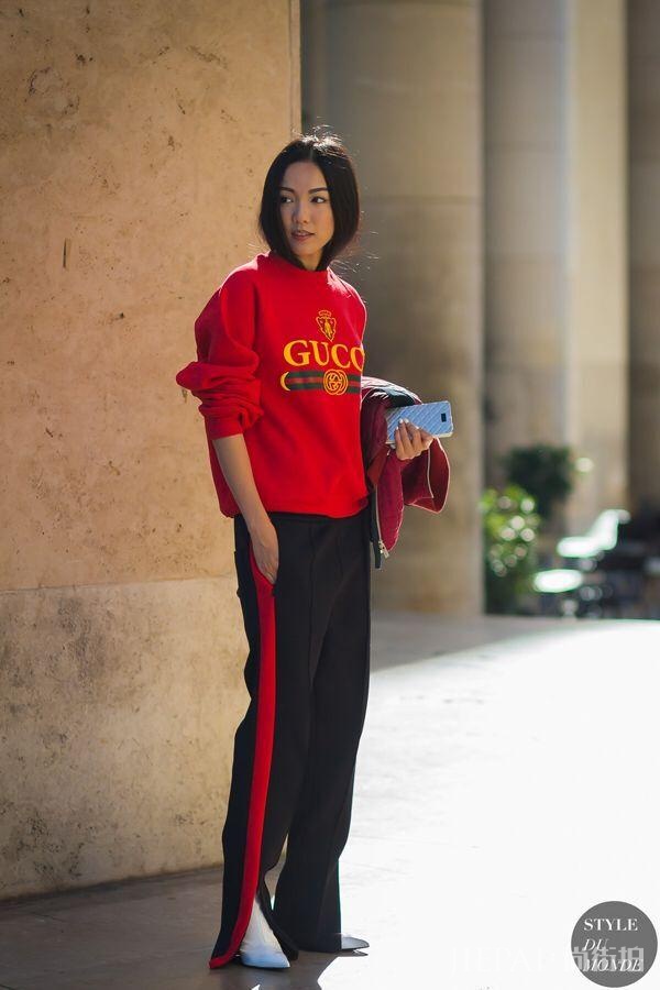 小白鞋街拍  今年流行这么穿