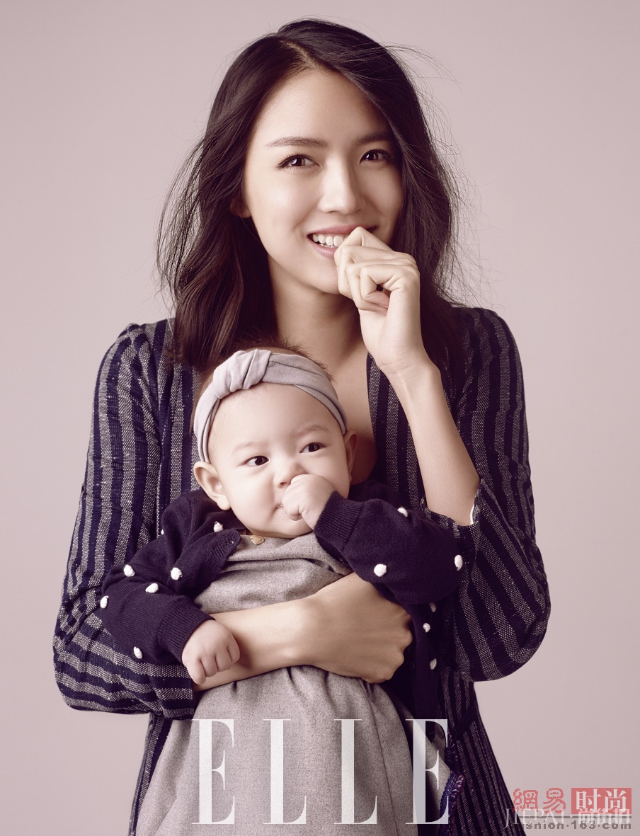 张梓琳产后拍大片 甜美辣妈秀蜂腰