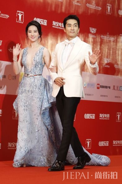 仙气是这样练成的！「神仙姐姐」刘亦菲的14个最美红毯穿搭