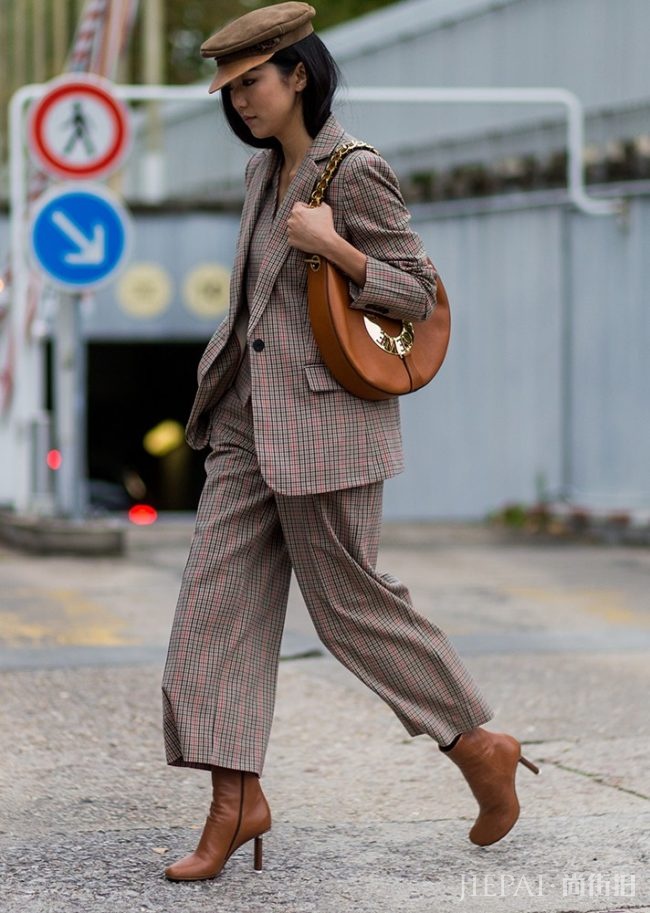 秋冬气势火力全开：个性靴款必学搭配法则