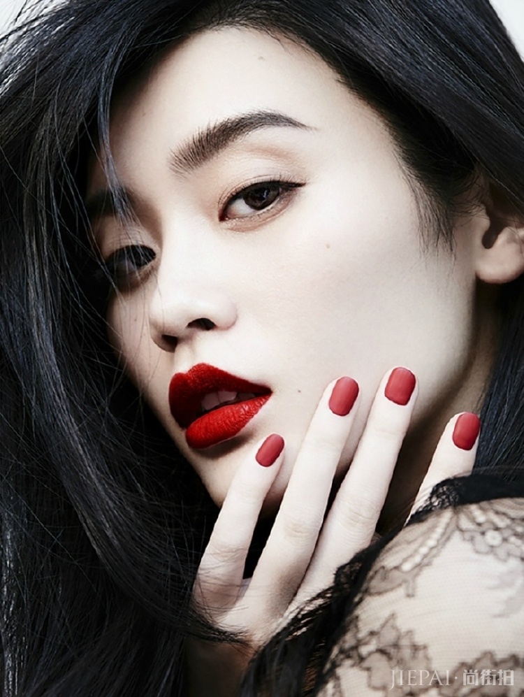 奚梦瑶的红唇大片，超模的大片就是这个范儿！