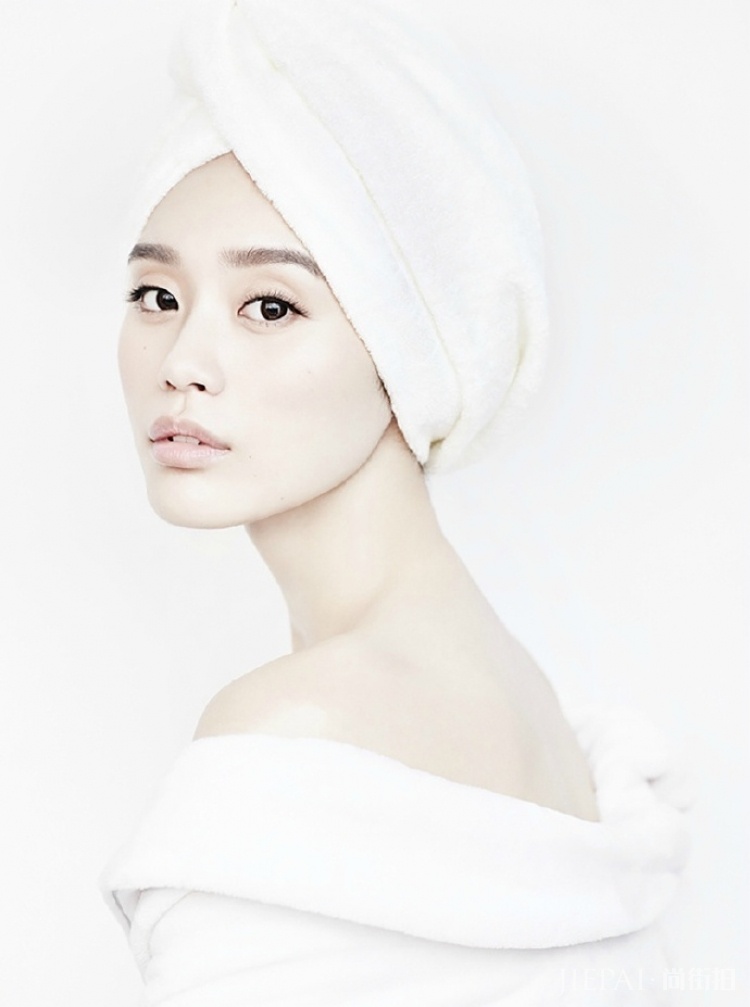 奚梦瑶的红唇大片，超模的大片就是这个范儿！