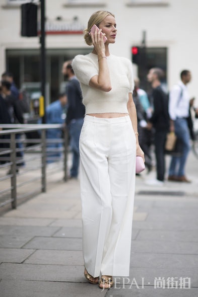 谁说冬装就不能显高!看欧美街拍学拉长比例视觉配搭