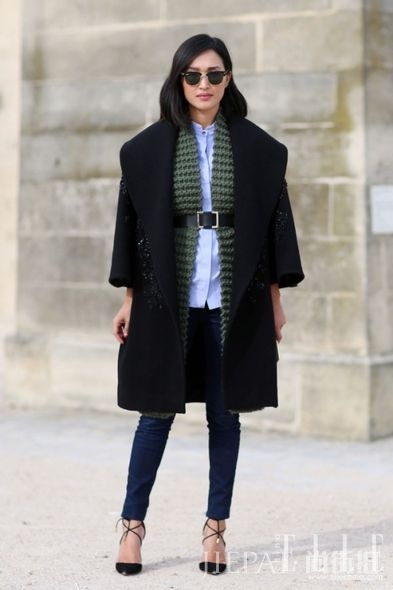 欧美街拍 冬天一件大褛不暖？那就穿两件吧！