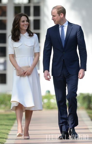 Kate middleton clutch, Kate Middleton手提包, 皇室禮儀, 凱特王妃配搭, Kate middleton配搭 揭露皇室礼仪秘密:为何Kate Middleton总是拿着手提包?