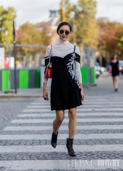 欧美街拍 看1件黑裙搞定性感、仙气、型格造型全拥有