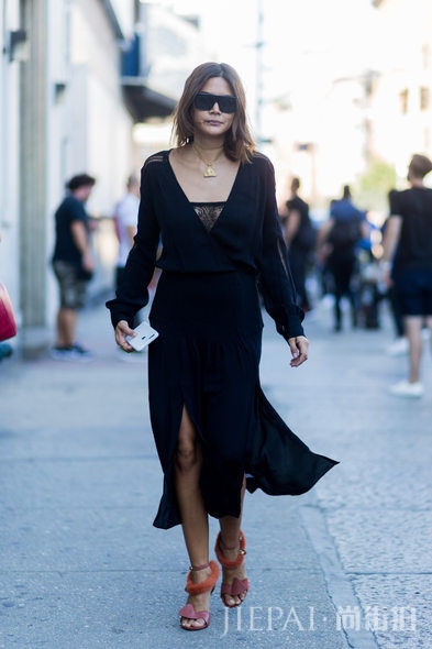 欧美街拍 看1件黑裙搞定性感、仙气、型格造型全拥有