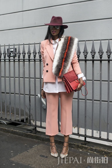 别再乱穿了！2017年潮流「In & Out」