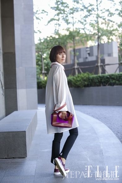 拥有最多手袋的超模？盘点刘雯365天的手袋款式