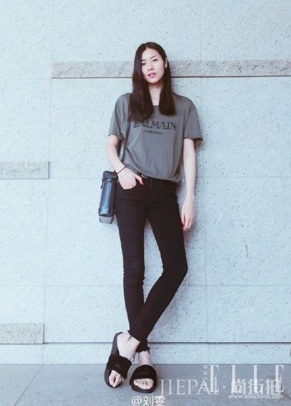 拥有最多手袋的超模？盘点刘雯365天的手袋款式