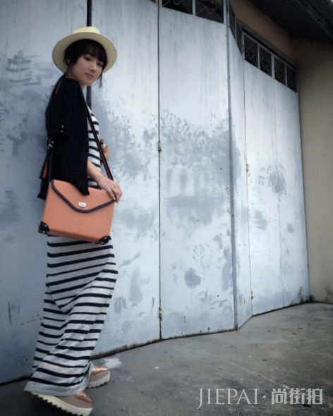 穿出女性妩媚！李施嬅工作和私下的时尚配搭