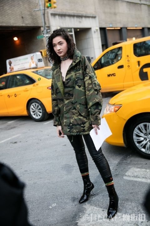 Street Style Looks：2017秋冬纽约时装周的精采街拍造型