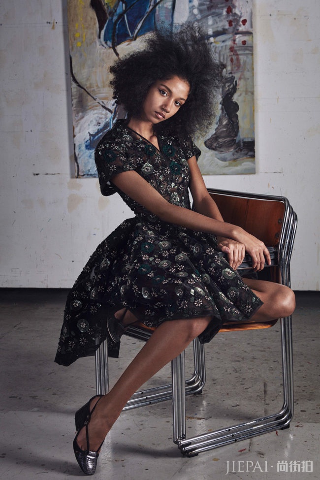 2017秋冬时装周系列报导:Zac Posen 摩登优雅的绝美工艺,超模云集同庆品牌15周年