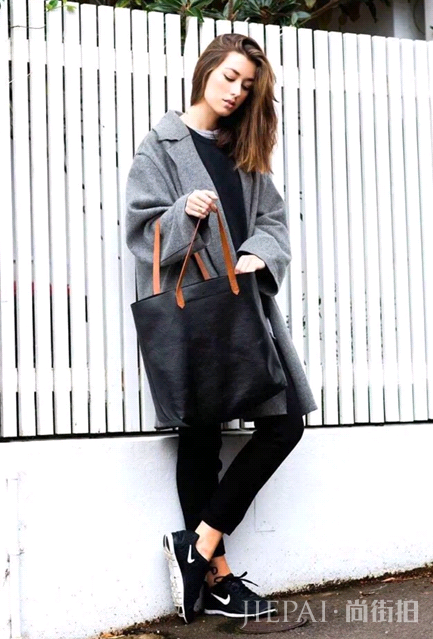 让人捉摸不透的季节里，看街拍学大衣搭配