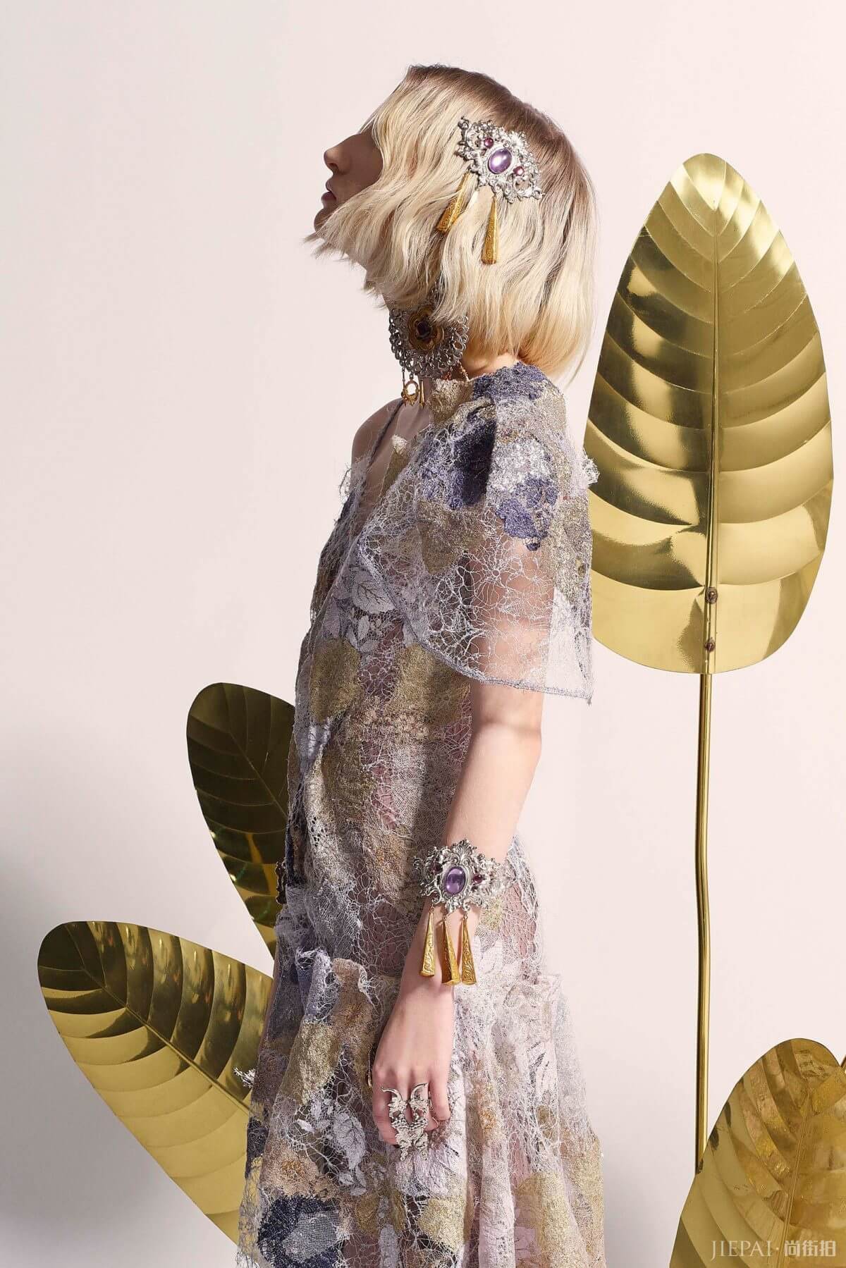 FASHION2017秋冬时尚周系列报导：Rodarte 以服装的诗意翻译《夏绿蒂的网》，晶莹露水细腻上身