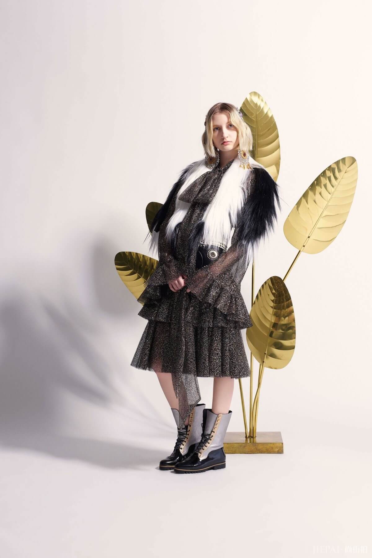 FASHION2017秋冬时尚周系列报导：Rodarte 以服装的诗意翻译《夏绿蒂的网》，晶莹露水细腻上身