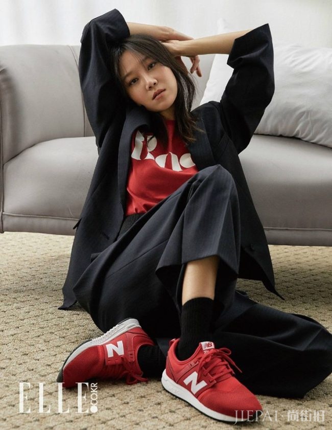 有「完售女王」美称的孔晓振加持，让女生跟著入手的下一波时髦单品-New Balance 247 球鞋