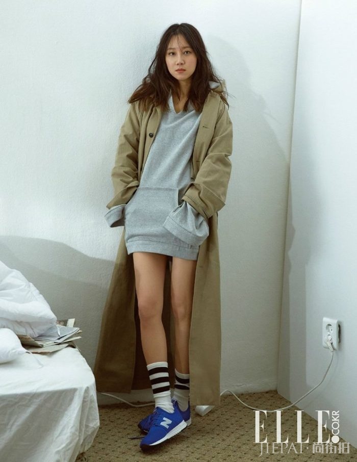 有「完售女王」美称的孔晓振加持，让女生跟著入手的下一波时髦单品-New Balance 247 球鞋