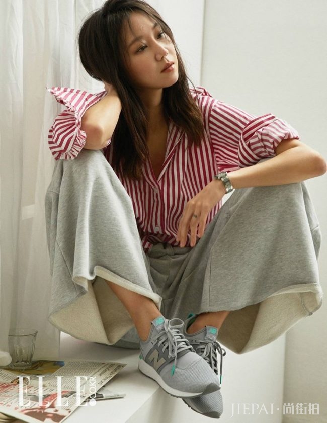 有「完售女王」美称的孔晓振加持，让女生跟著入手的下一波时髦单品-New Balance 247 球鞋