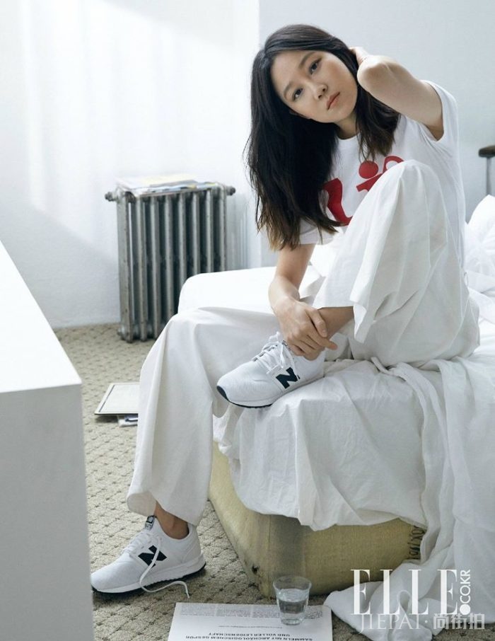 有「完售女王」美称的孔晓振加持，让女生跟著入手的下一波时髦单品-New Balance 247 球鞋