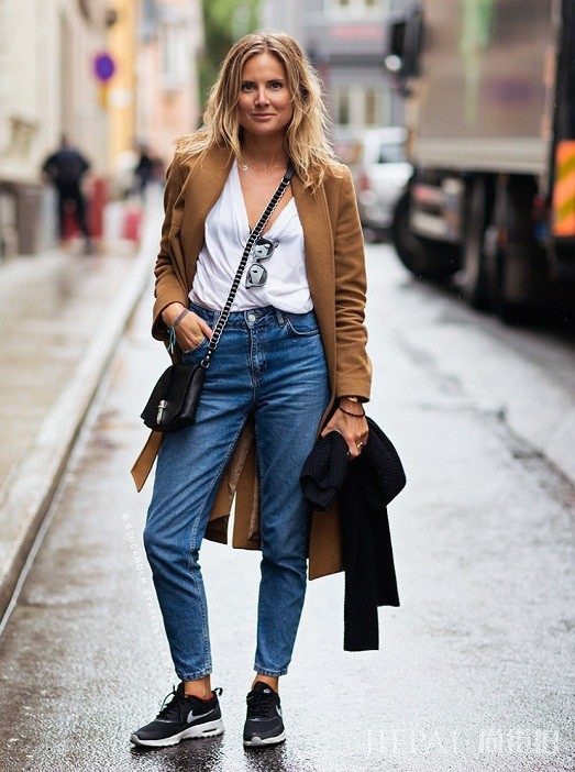 thefemin-fashion-bloggerlevi-s-mom-jean-11