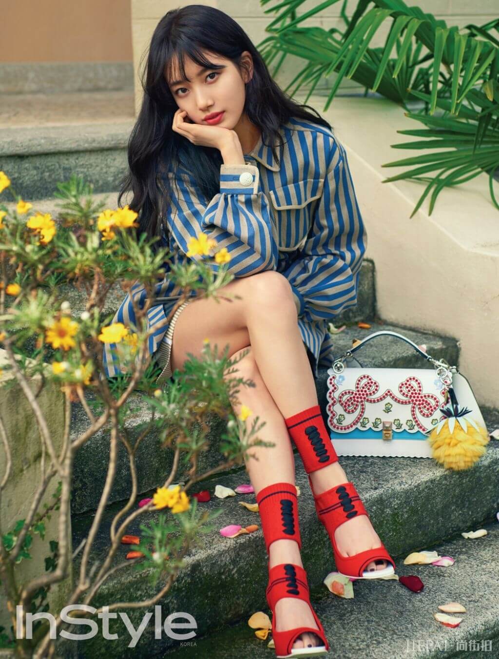 秀智登韩版《InStyle》4月号封面，谈歌手跨足演员的艰辛历程