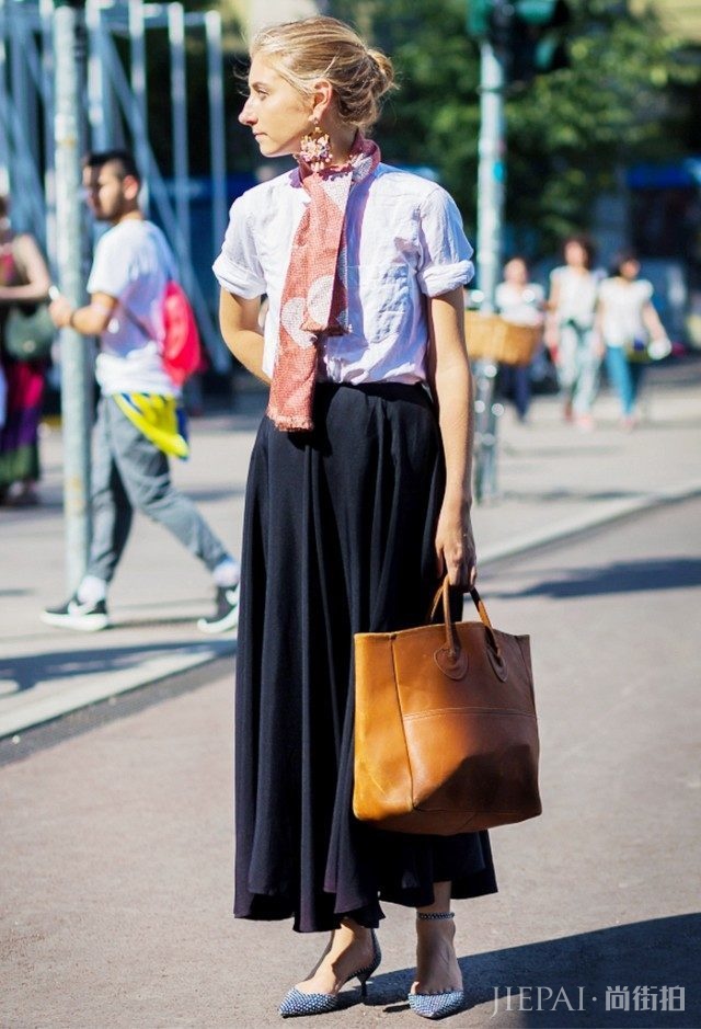 今年春夏一定要拥有的鞋履：一双让女人集聚优雅与便利性的Kitten Heels