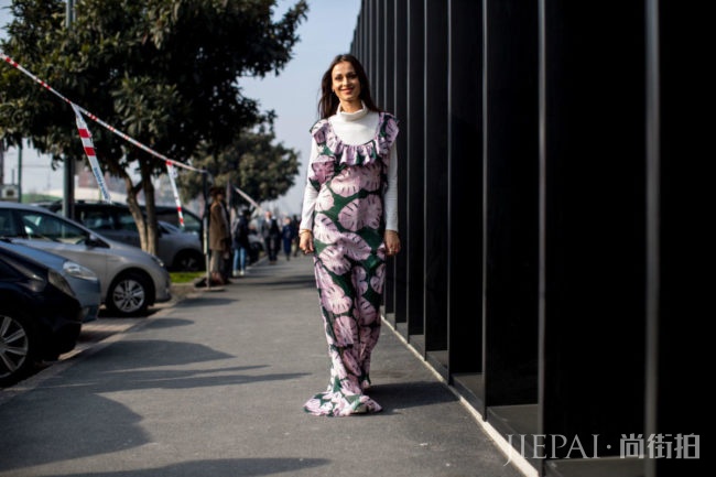 米兰时装周街拍中最受欢迎的品牌果然是「它」