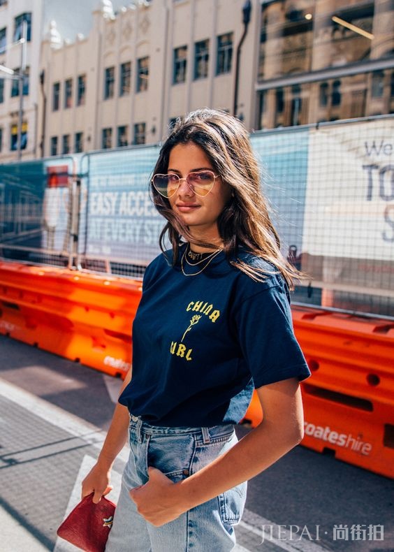 墨尔本街头大学生穿搭，满是复古混搭的创意风格