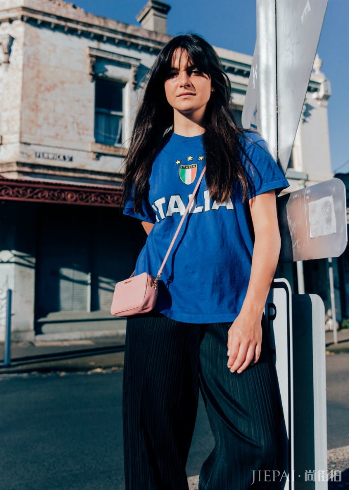 墨尔本街头大学生穿搭，满是复古混搭的创意风格