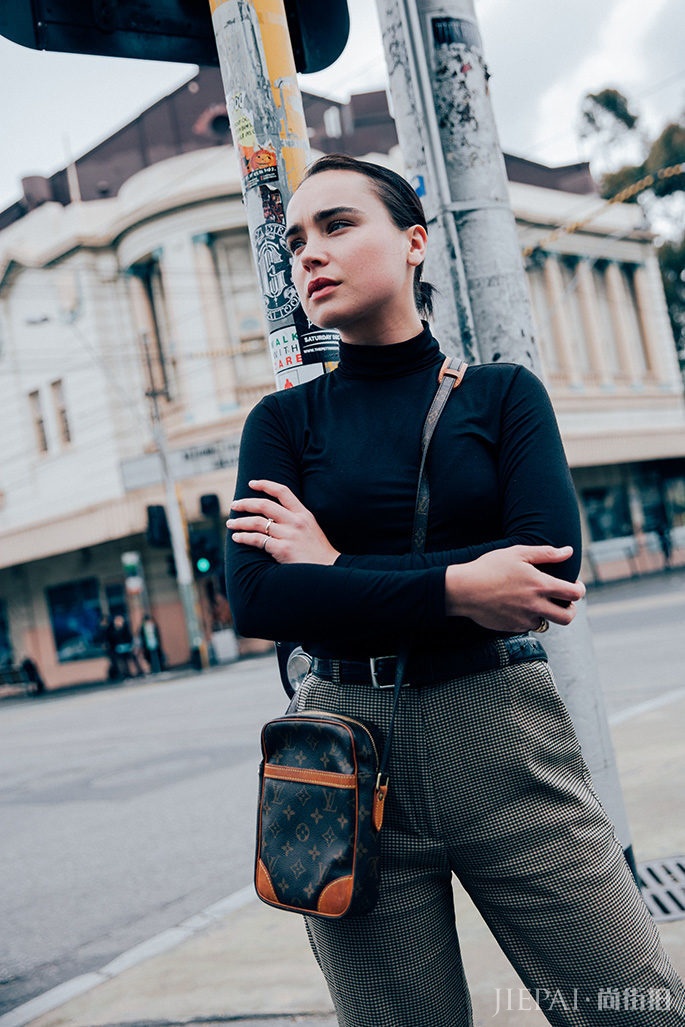 墨尔本街头大学生穿搭，满是复古混搭的创意风格