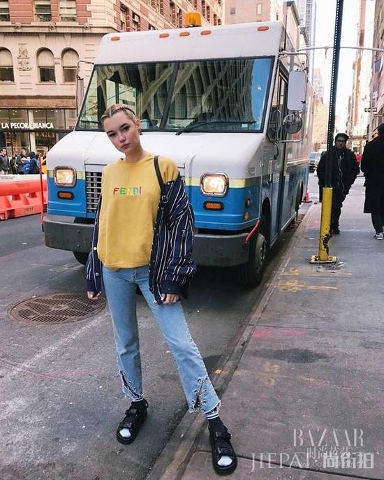 樱草黄显白自带打光板 白百何都争先穿成小黄人！